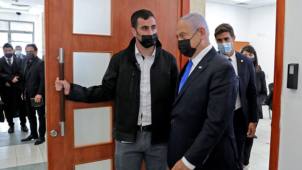 Netanjahu a korupce. Izraelský premiér stanul před soudem